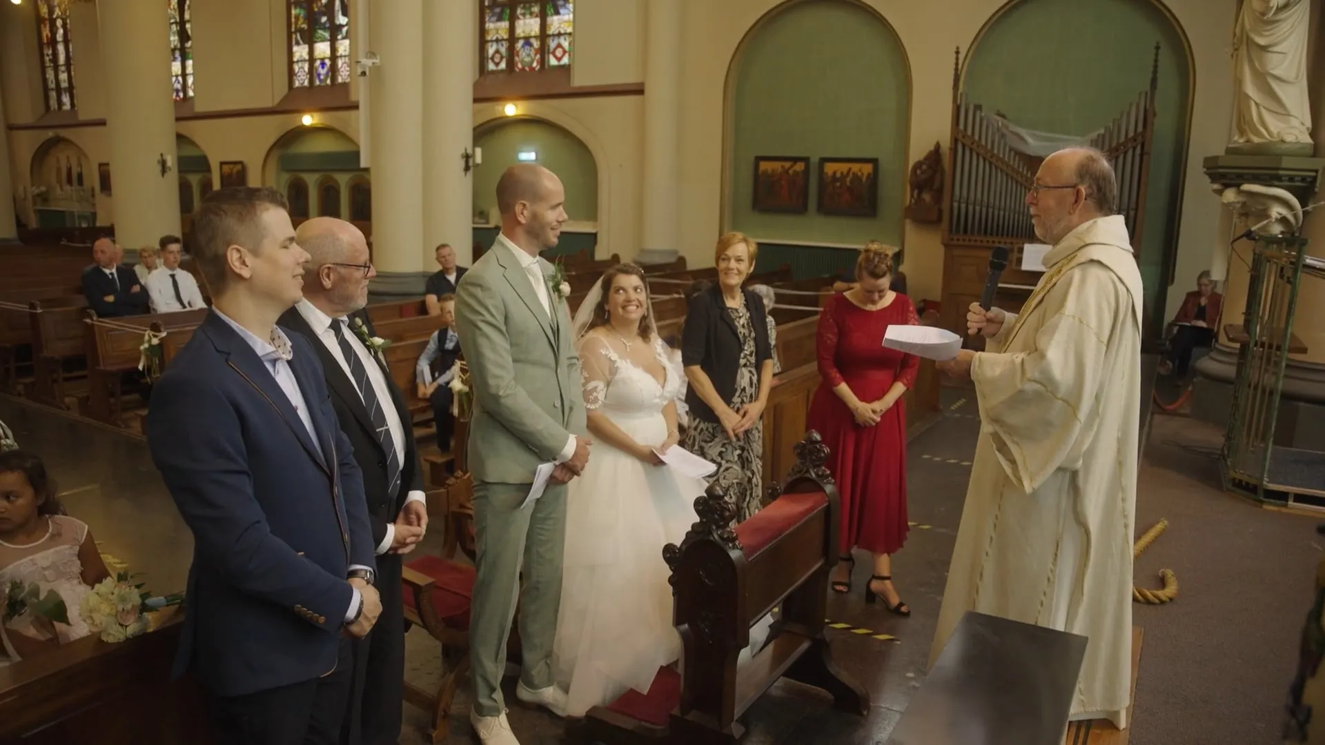 Kerkelijke inzegening tijdens een trouwceremonie